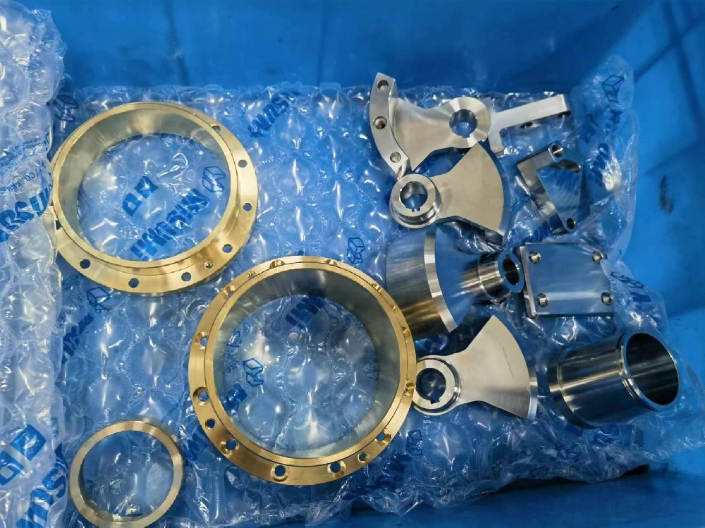 在表面處理工藝中，哪種工藝更常見且更廣泛使用是一個相對的問題，因為它取決于具體的行業(yè)、應(yīng)用場景和材料類型。然而，從廣泛性和通用性的角度來看，噴涂和鍍鎳工藝在多種行業(yè)和領(lǐng)域中都有著廣泛的應(yīng)用。