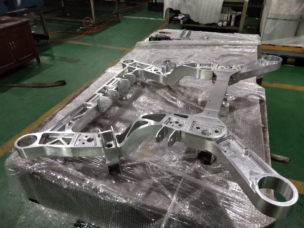 陽極處理，又稱為陽極氧化處理，是一種金屬表面處理工藝。它利用電化學的方法，在適當的電解液中，以金屬作為陽極，通過施加一定的電壓和電流條件，使陽極金屬表面發生氧化反應，從而在金屬表面形成一層氧化膜。